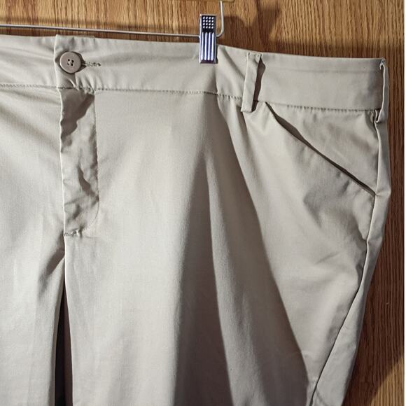 Lee Relaxed Straight Leg 24W Petite Wrinkle Free Mid Rise Khaki Workwear Career - Picture 3 of 10